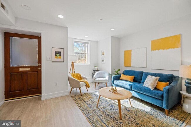 1237 Kenyon St NW