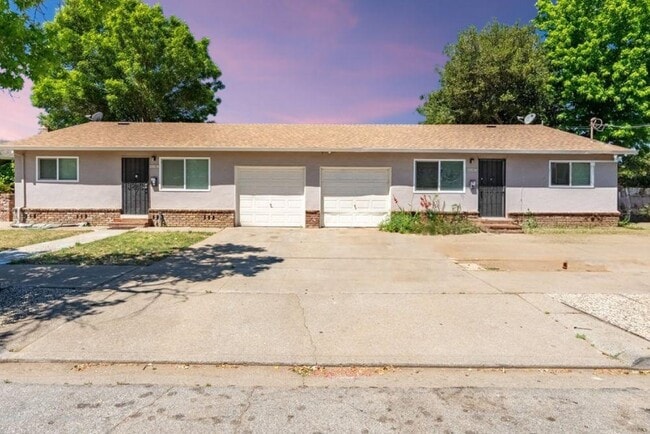 Photo - 7191A Rosanna St House