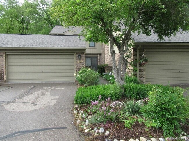 Building Photo - 1816 Burning Bush Ct Unit 178 Rental