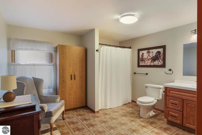 Photo - 7079 Hawley Rd