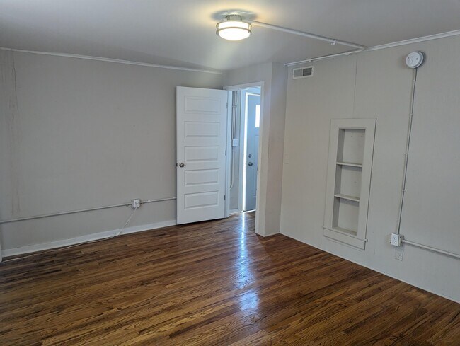 Photo - 219 S Locust St