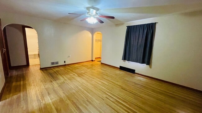 Photo - Beautiful 3 Bedroom 2 Bathroom House