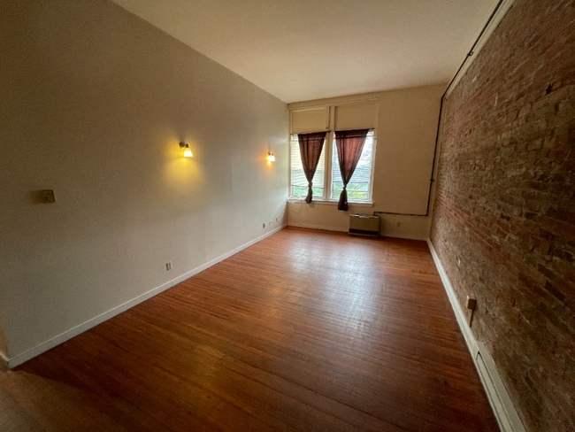 Building Photo - 41 Academy St