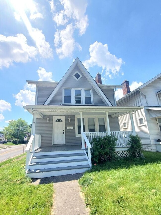 2 BEDROOM SINGLE FAMILY HOME - 2 BEDROOM SINGLE FAMILY HOME