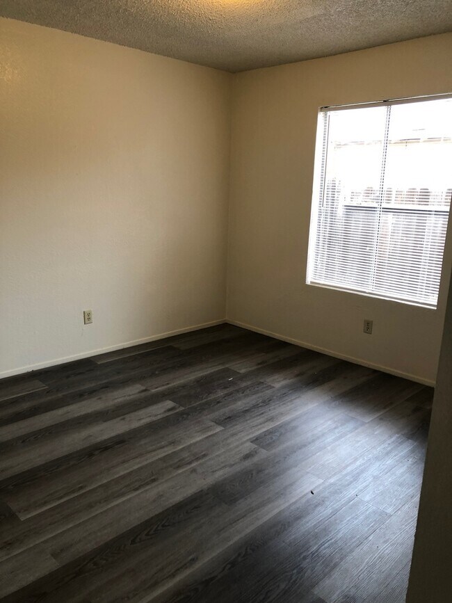 Spacious duplex ready for move in Rental House Rental in Modesto, CA