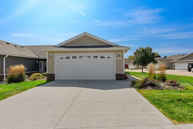 Building Photo - Redwood White Lake