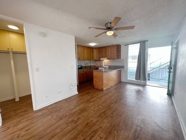 Photo - 3340 Campbell Ave Unit 204