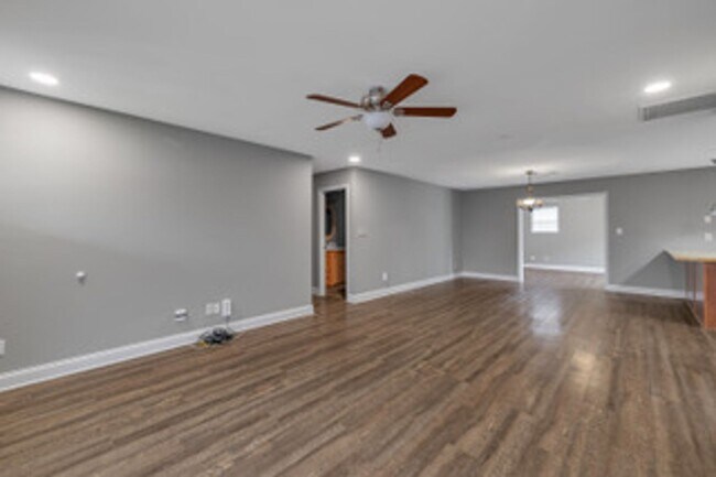 Photo - Knoxville 37912 - 3 bedroom 2 bath - call Kathy Leveille 865-556-0370