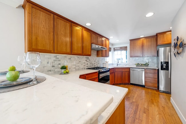 Photo - 1022 Taylor Ave N