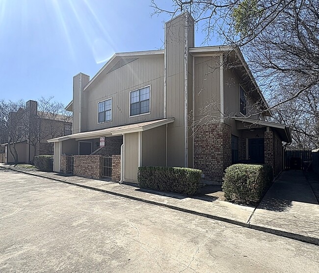 Photo - 3901 Hereford Ln Unidad #D