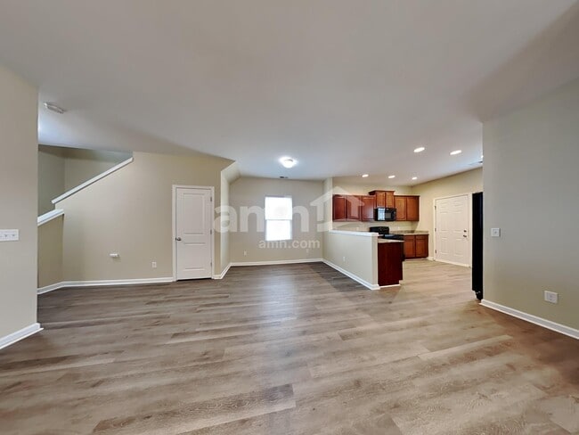 Photo - 350 Iveson Rd