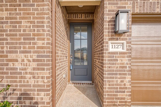 1127 Sugar Dr