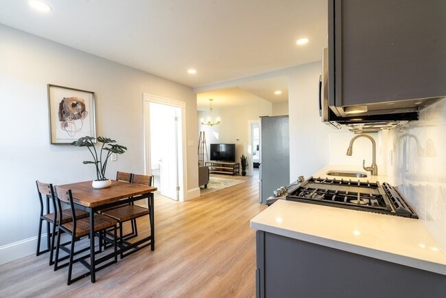 Building Photo - 250 Elm St Unit 3