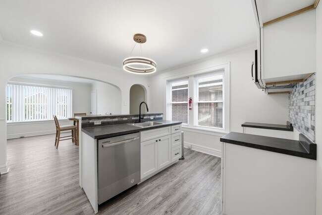 5006 Queens Ave Unit 2
