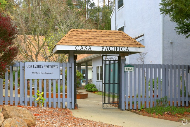 Entrada - Casa Pacifica Apartments