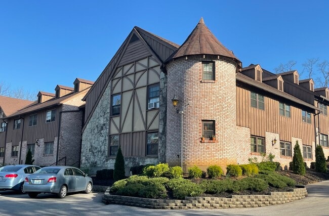 Building Photo - 221 N Clifton Ave Unit #25