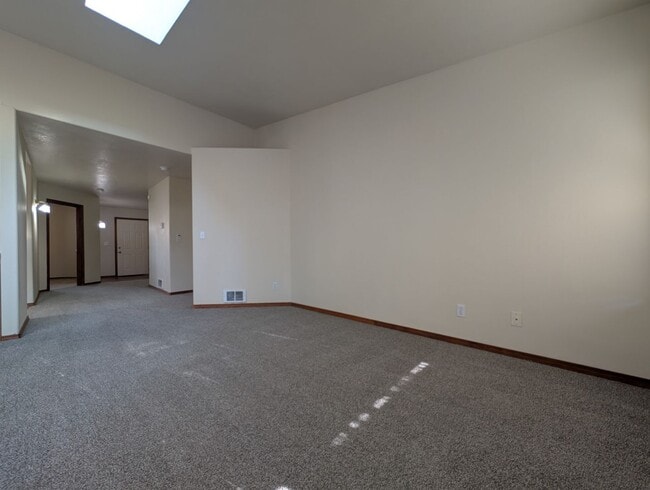 Photo - Spacious 2-Bedroom, 2-Bath Duplex In The River Rd Area!