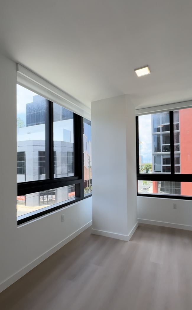 Building Photo - 137 NW 30th St Unit A2 Rental