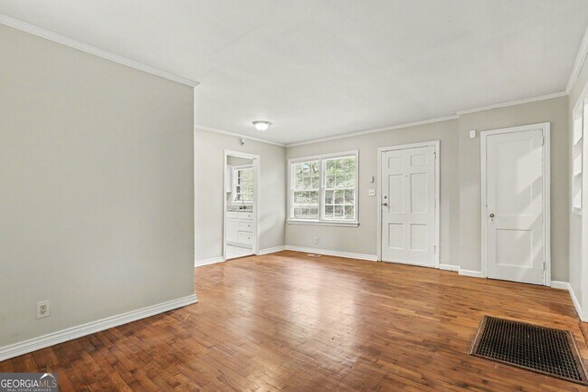 Photo - 3743 Poplar Dr