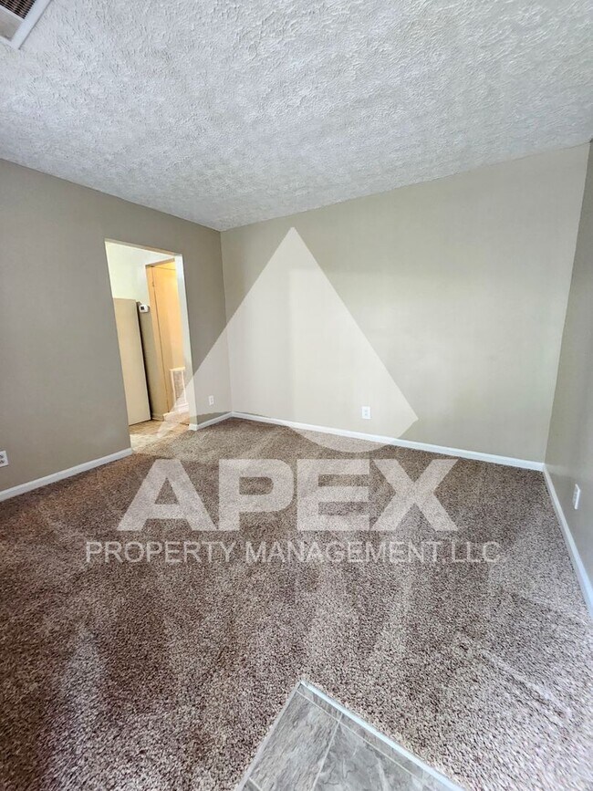 Photo - MOVE-IN SPECIAL, $1 RENT!! - Spacious 2-Bd / 1-Ba Apartment - In South Knoxville! Unidad Apt #2