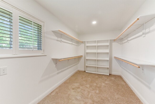 Building Photo - 5946 Valkeith Dr