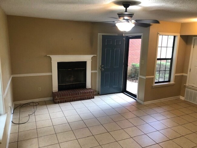 Photo - 1805 Holmes St