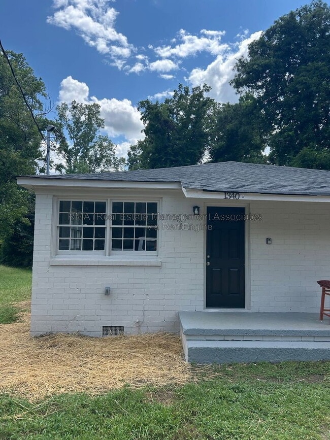 Building Photo - 1340 Drewery Ave Unit A