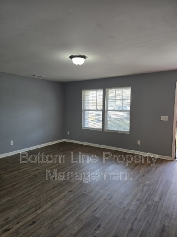 Photo - 912 Sherman St