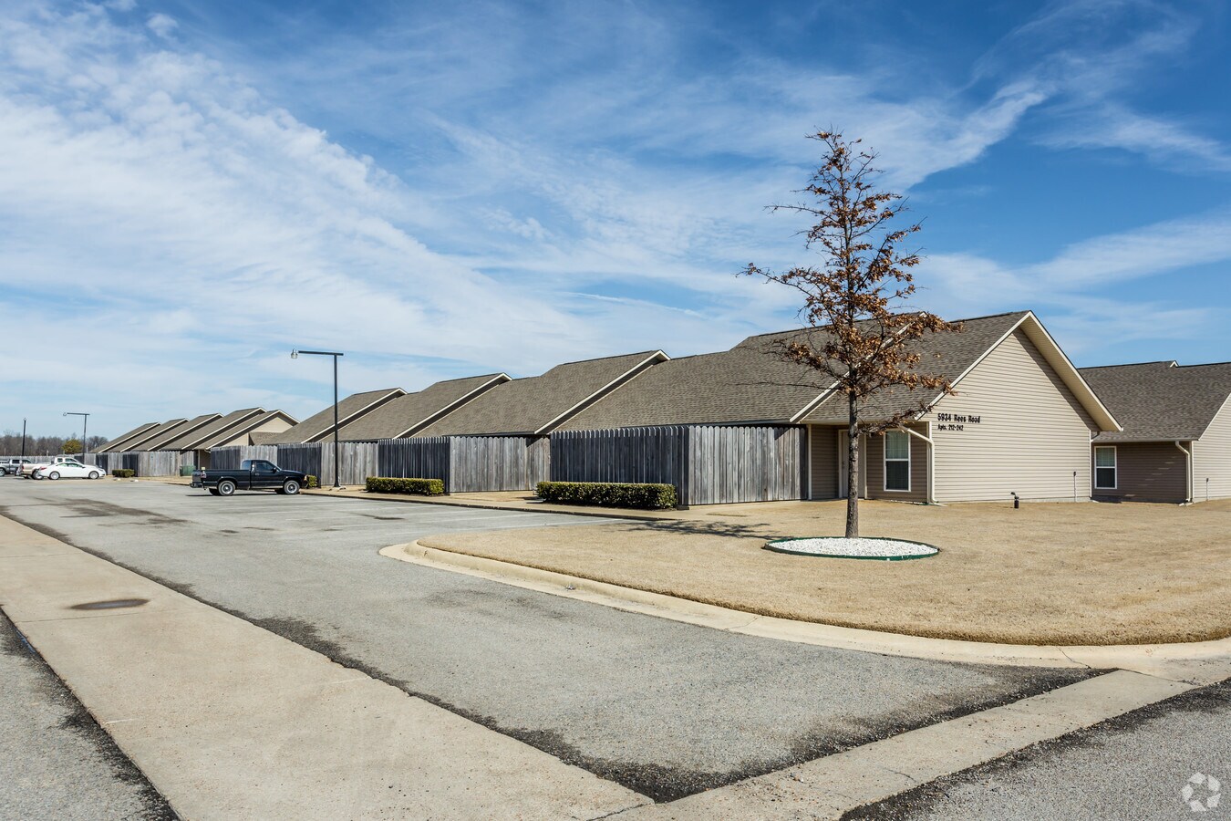 Photo - Commerce Square Apartments