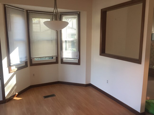 Comedor - 1982 Drury Ln