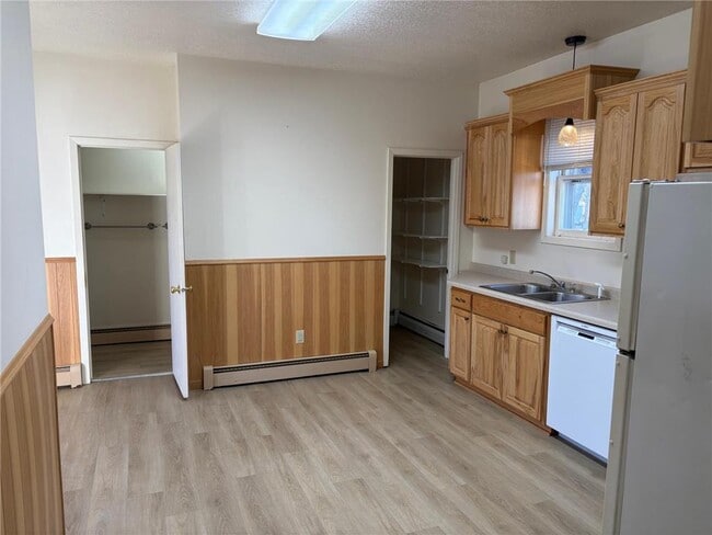 Photo - 216 Birch Ave S