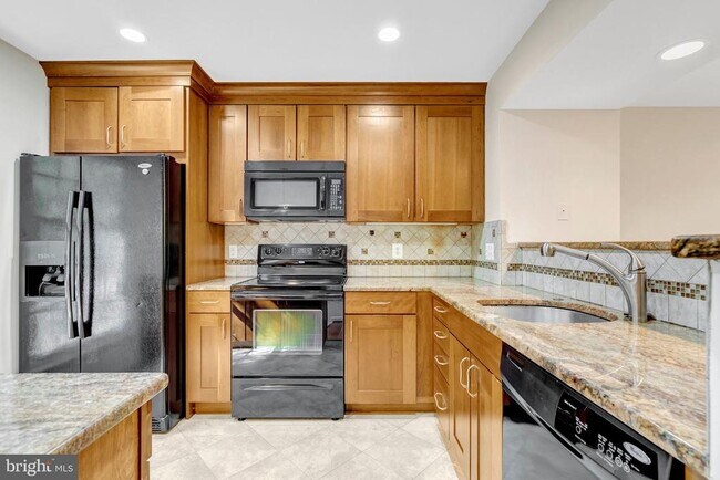 6586 Skylemar Trail