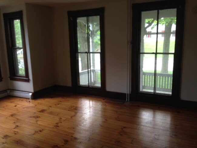 Photo - 107 E Pleasant St