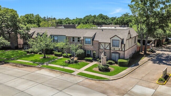Building Photo - 14703 Barryknoll Ln Unit 11