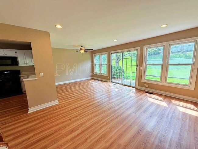 Photo - 262 Greensboro Ct