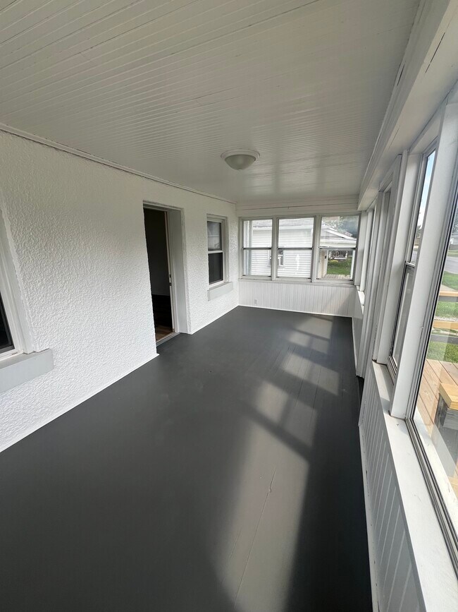 Photo - 509 W Pleasant St