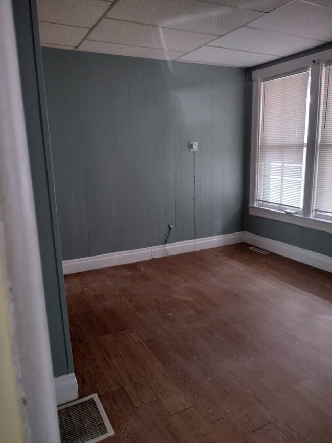 Building Photo - 1426 Sunset Ave