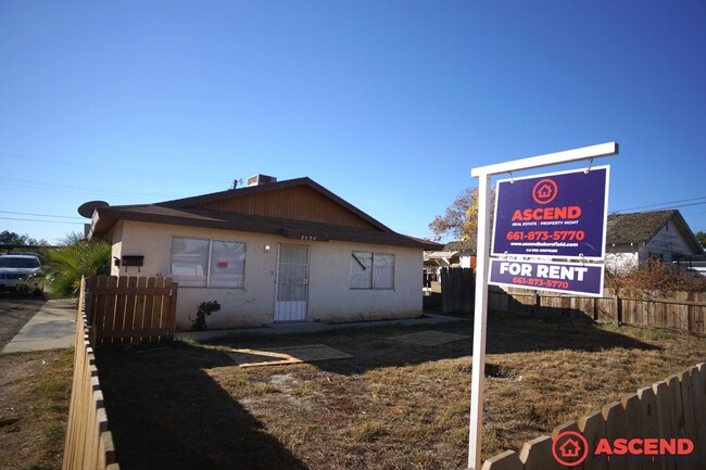 Building Photo - 209 E Warren Ave Unit #B