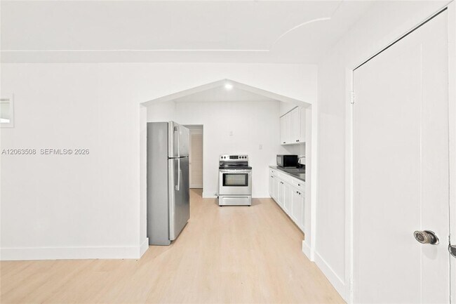 Photo - 119 NE 56th St Unit 3