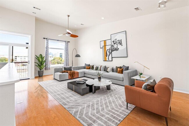 Building Photo - 1702 S Lamar Blvd Unit 9