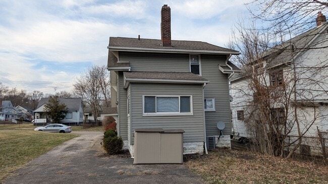 Photo - Charming 3-bedroom, 1-bathroom home located in the vibrant city of Akron