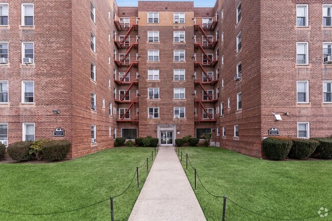 Building Photo - 30-11 Parsons Blvd Unit 3A Rental