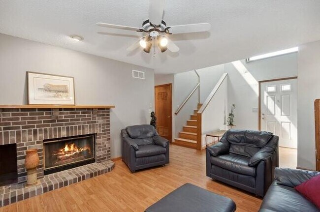 2048 Plaen View Dr