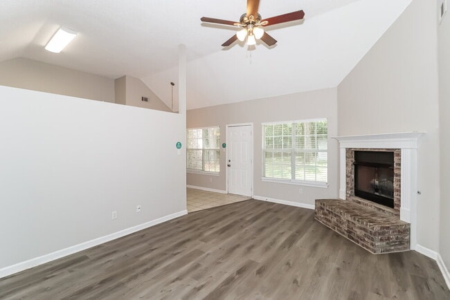 Photo - 185 Village Dr