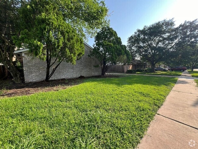 Building Photo - 9423 Kristin Dr Rental