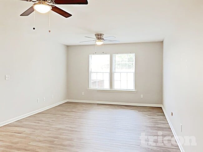 Photo - 225 Eagle Pointe Dr