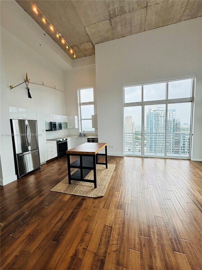 Building Photo - 133 NE 2nd Ave Unit 3513 Rental