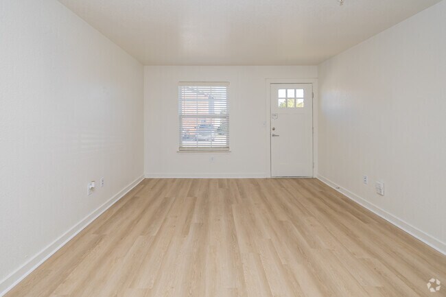 2BR, 2BA - 988SF - Living Room