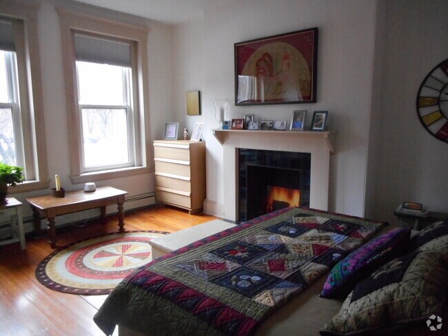 Building Photo - 12 Parkway Rd Unit 1 Rental