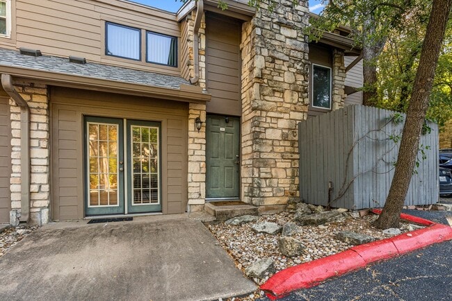 Building Photo - Charming home with 2 Bedrooms and 1 bathro...